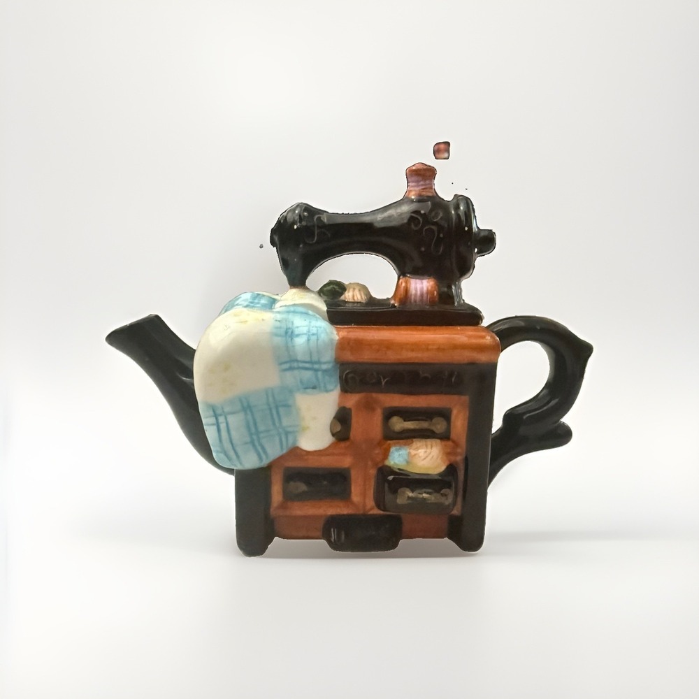 Vintage Houston Harvest Ceramic Teapot With Sewing Machine And Quilt